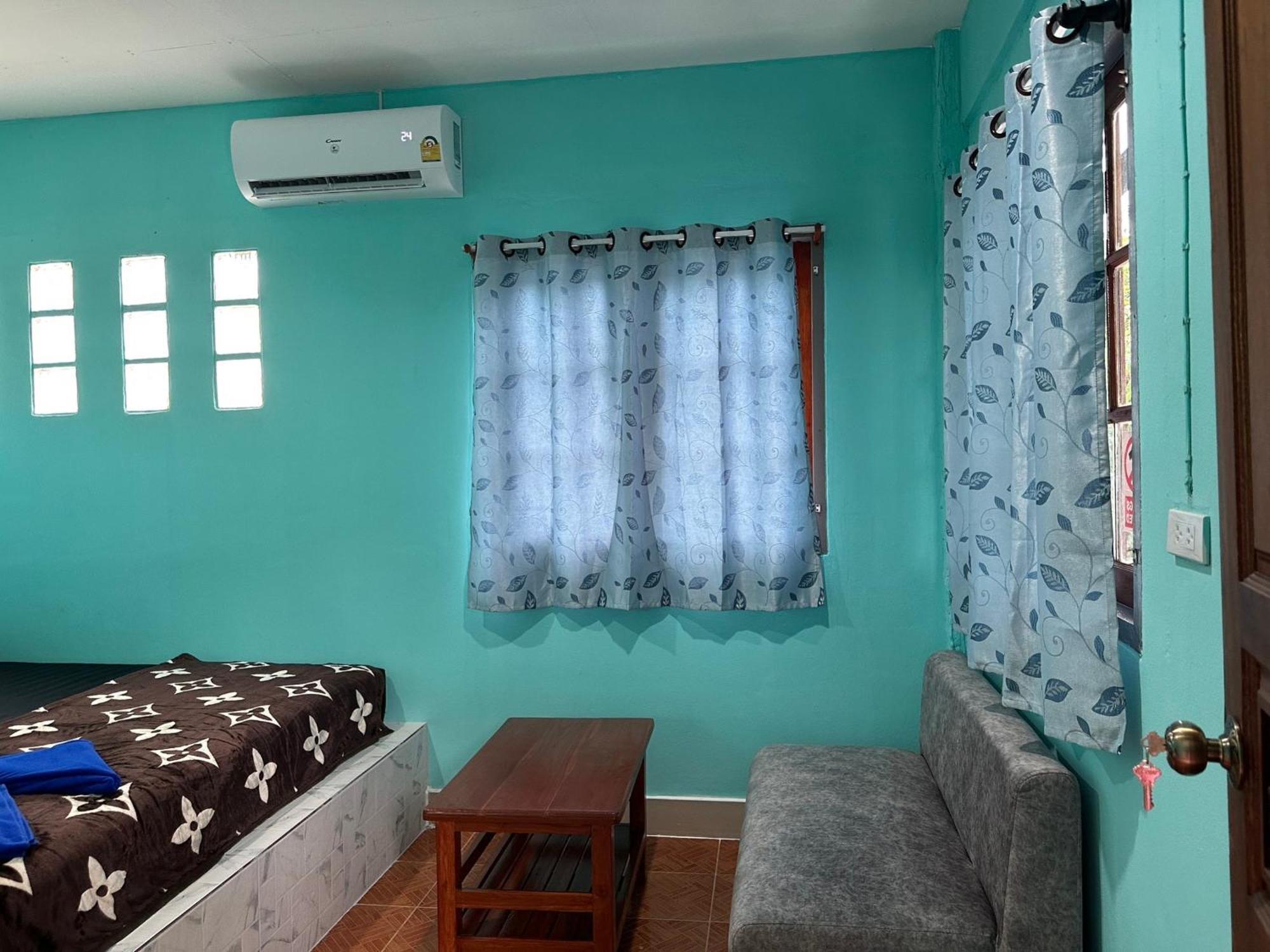 P'Un House Hotel Koh Tao Room photo
